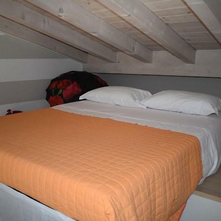 Mimosa Apartments Soiano Del Lago Bagian luar foto