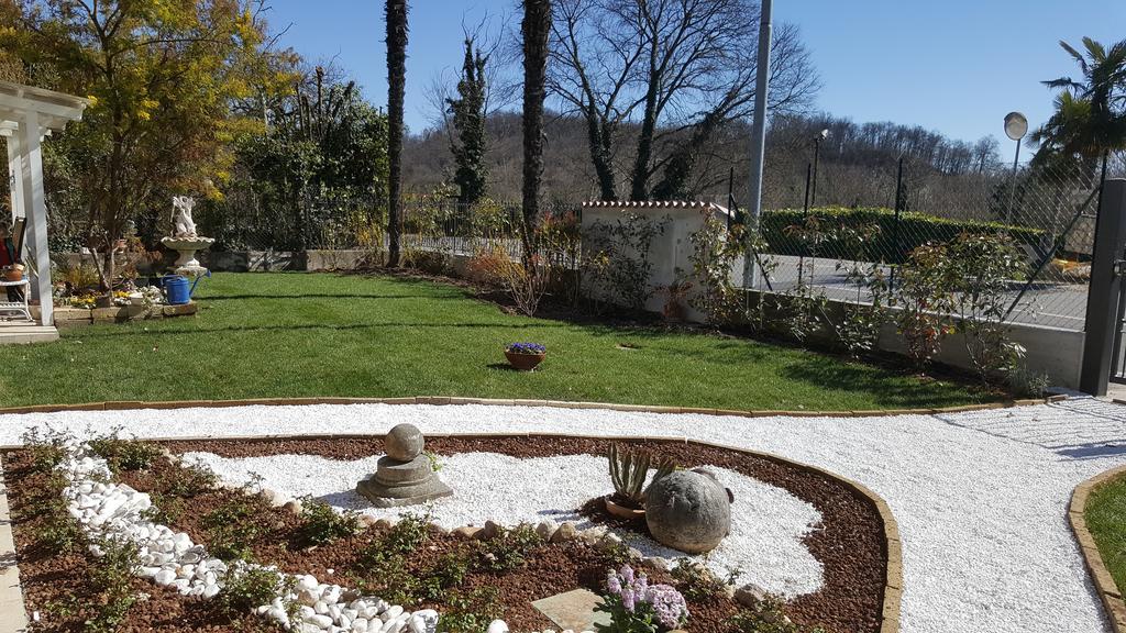Mimosa Apartments Soiano Del Lago Bagian luar foto