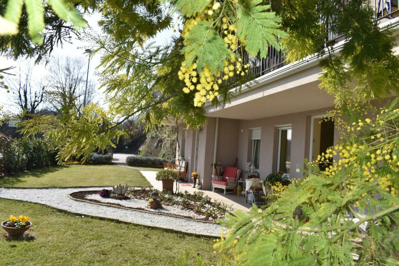 Mimosa Apartments Soiano Del Lago Bagian luar foto