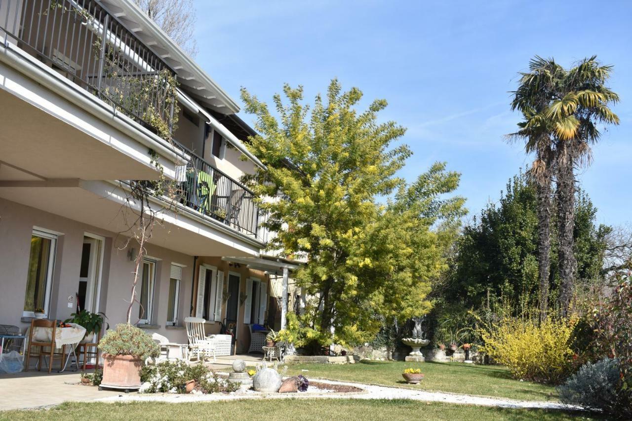 Mimosa Apartments Soiano Del Lago Bagian luar foto